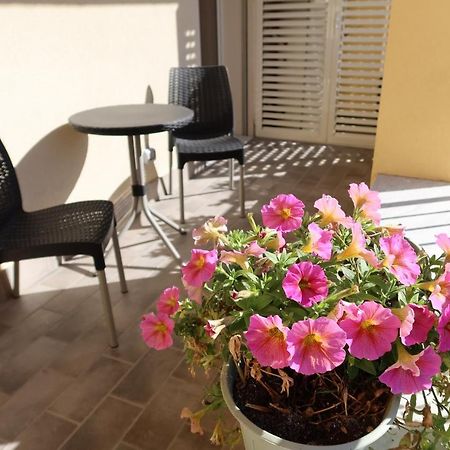 La Casa Di Loris Sarzana Exterior foto