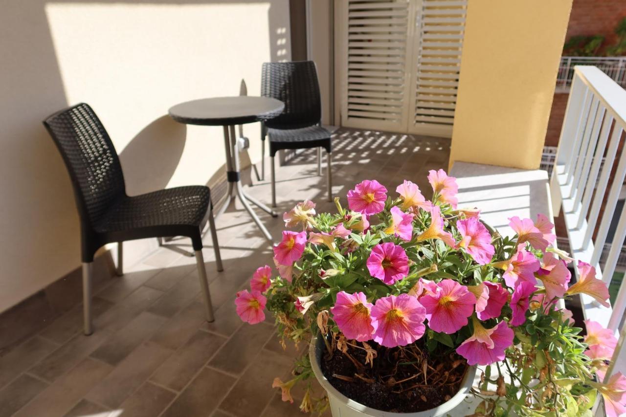La Casa Di Loris Sarzana Exterior foto